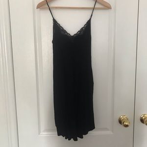 Aritzia / Wilfred lace slip dress